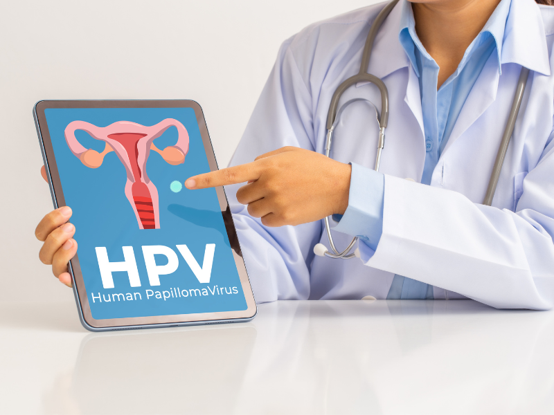 HPV (lidský papilomavirus) je běžná virová infekce, která postihuje kůži a sliznice. Existuje více než 200 typů HPV. Vysokorizikové typy: HPV16 a HPV18. HPV se přenáší hlavně přes kontakt kůže na kůži, včetně pohlavního styku, análních a orálních sexuálních praktik. Většina infekcí HPV je asymptomatická. Výzkum ukazuje, že I3C má potenciálně prospěšné účinky při infekcí lidským papilomavirem (HPV) a souvisejícími onemocněními. I3C se v těle přemění na diindolylmetan (DIM), což je aktivní forma, která má protinádorové a imunomodulační vlastnosti.